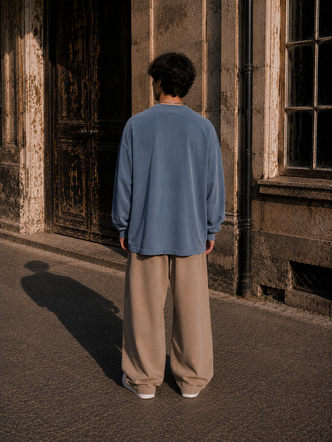 KEY ATELIER Vintage Washed Long Sleeve T-Shirt in Gray Blue – side or styling view